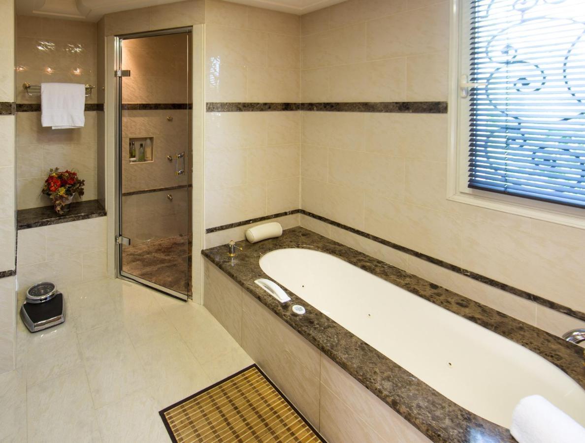 El Paradisio Splendid 5 Stars Villa Atypical In Antibes With Overflowing Swiming Pool Exterior photo